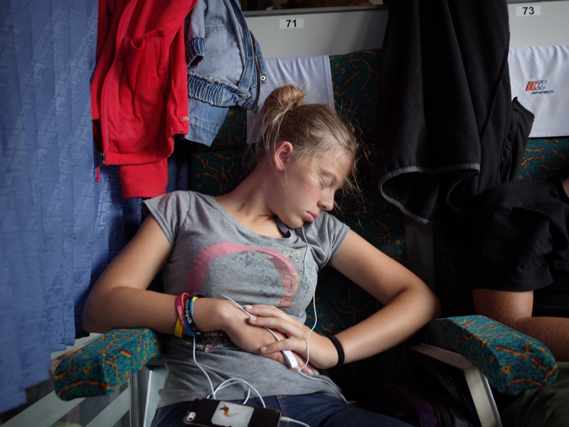 16 :: The Scout - file not found (media/photos/800/gir-in-the-train_blonde-sleeping-adolescence-summer-august-holiday_poland_R1001926.jpg)
