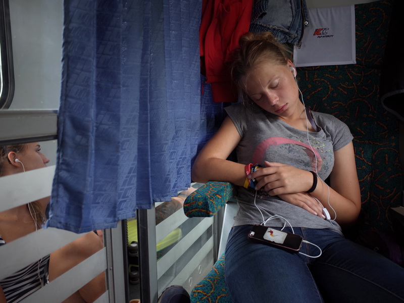 18 :: The Scout II - file not found (media/photos/800/the-scout_girl-in-the-train_blonde-sleeping-adolescence-summer-travel_poland-2018_R1001927.jpg)